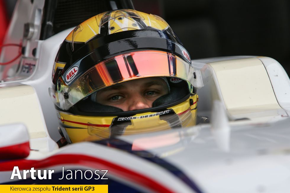 Zdjęcie Artura Janoszy w jego bolidzie F1